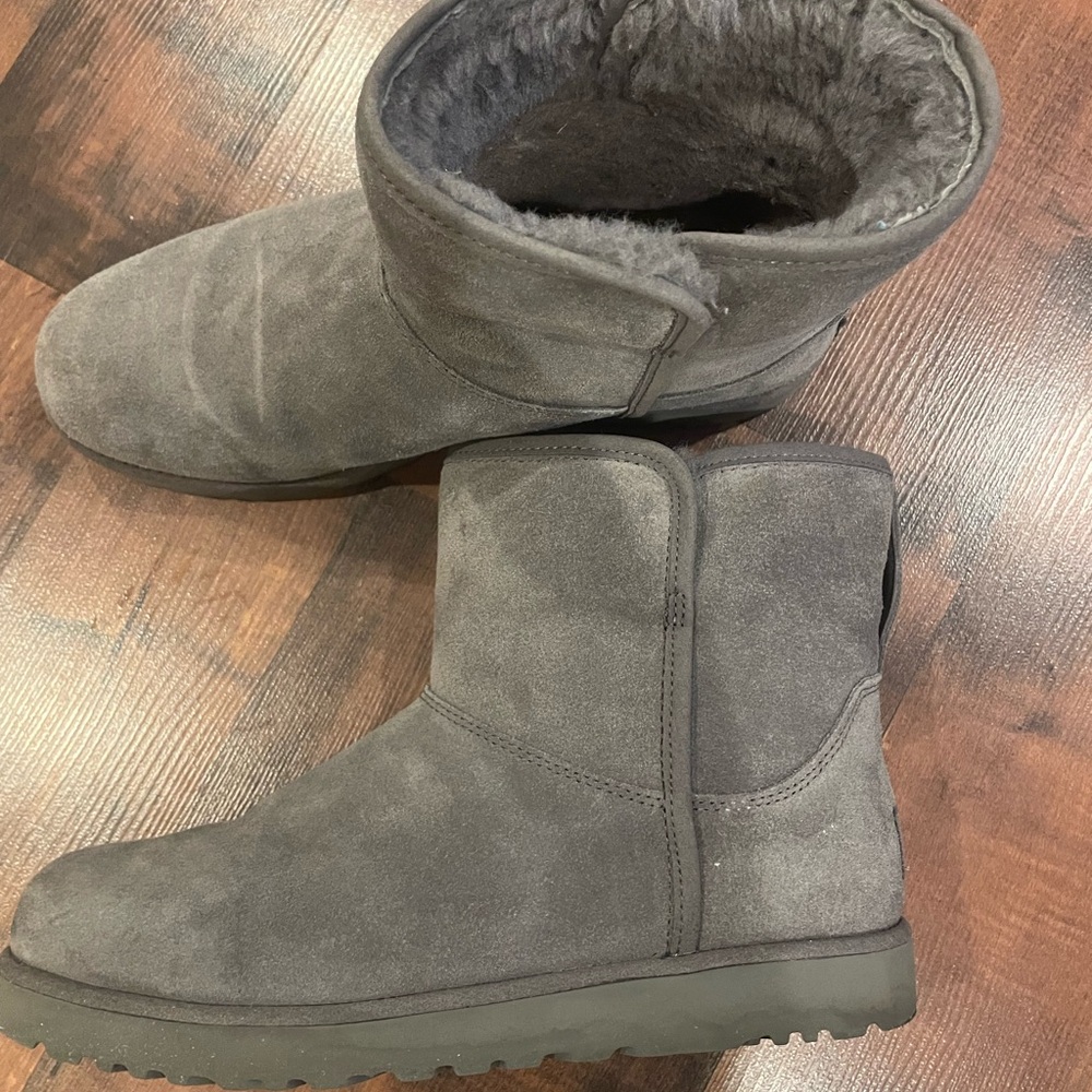 UGG Cory II Genuine Shearling Lined Boot -Charcoal, size 7